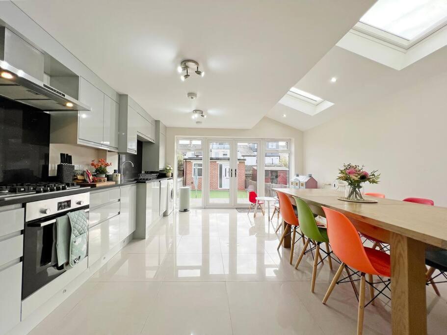 Luxury Central Windsor 5 Bed Home, Parking, Private Garden - Windsor Castle View, Legoland, Ascot, Heathrow Airport Exterior foto